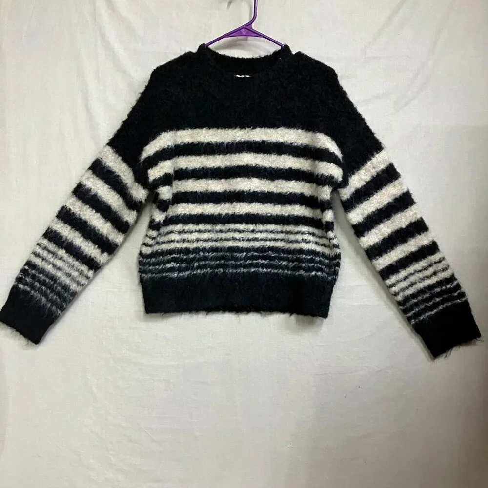 Universal Thread Women's S Black/Cream Striped Pullover Boucle Crew Neck Sweater